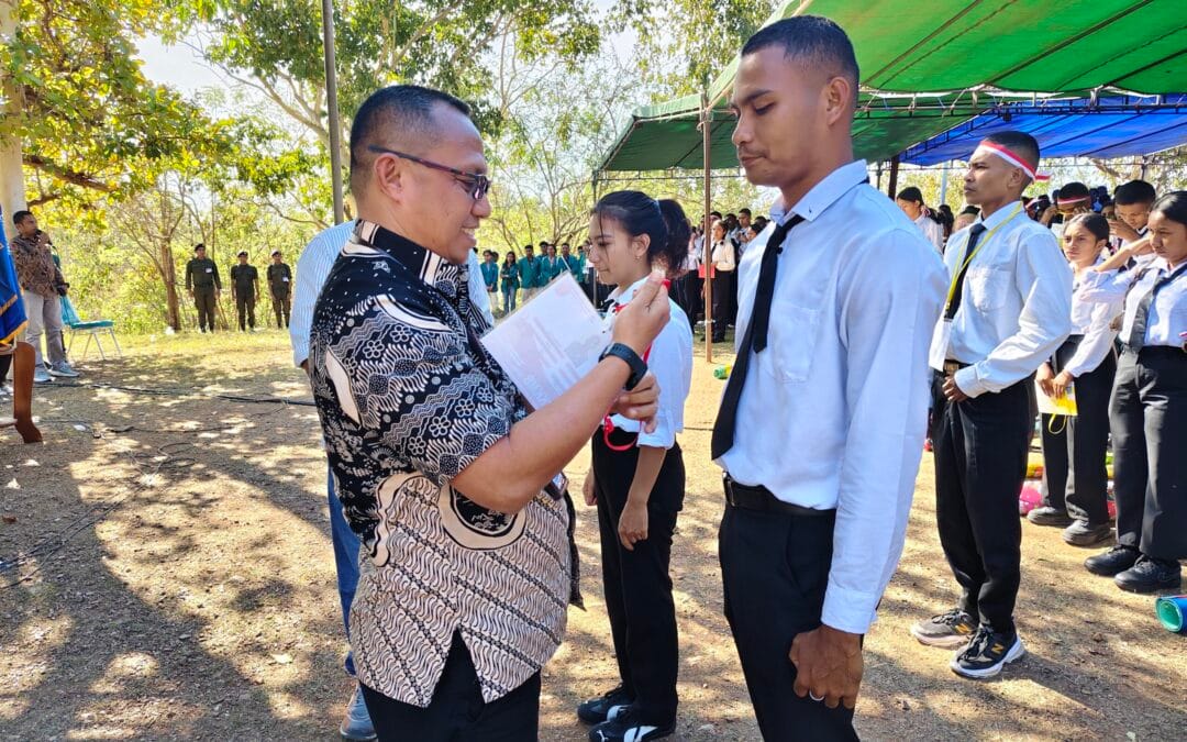 Wakil Rektor Bidang Akademik dan Kerjasama Resmi Tutup PKKMB Unimor Tahun 2025